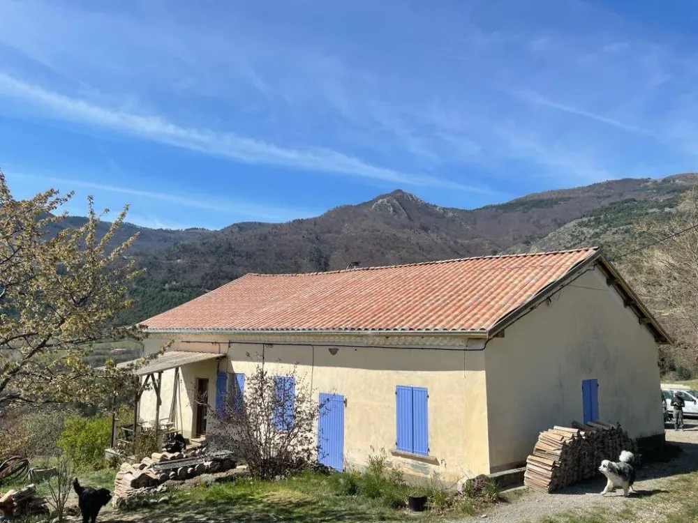 Travaux de couverture et sur accès difficiles dans les Hautes-Alpes avec Cordalpes