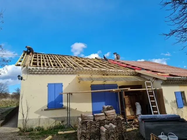 Travaux de couverture et sur accès difficiles dans les Hautes-Alpes avec Cordalpes