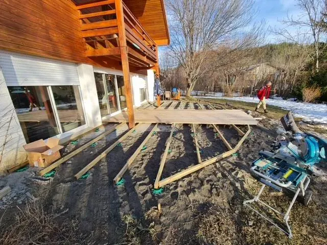 Travaux de couverture et sur accès difficiles dans les Hautes-Alpes avec Cordalpes