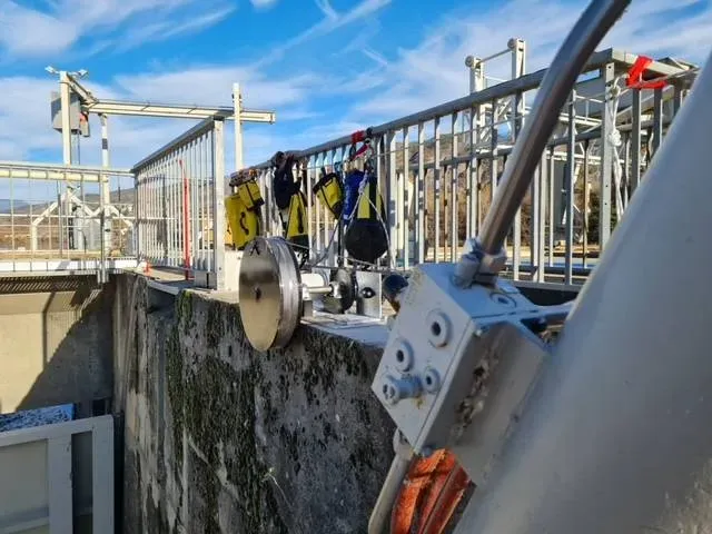 Travaux de couverture et sur accès difficiles dans les Hautes-Alpes avec Cordalpes