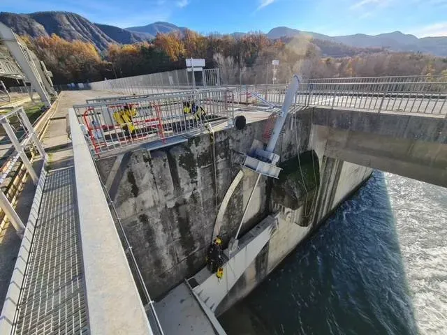 Travaux de couverture et sur accès difficiles dans les Hautes-Alpes avec Cordalpes